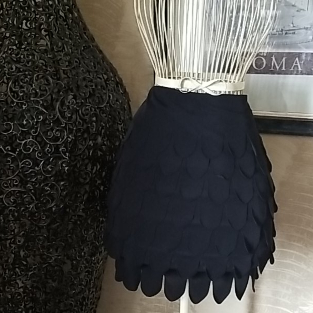JS signature black skirt